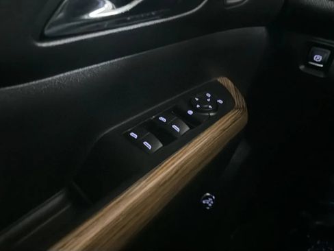 Used 2017 GMC Acadia Denali w/ Technology Package FWD image 15