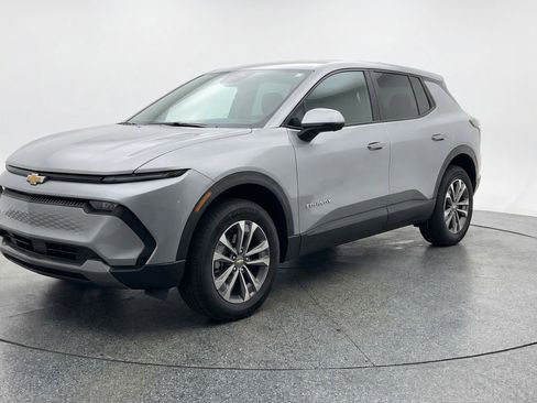 Used 2025 Chevrolet Equinox LT image 3