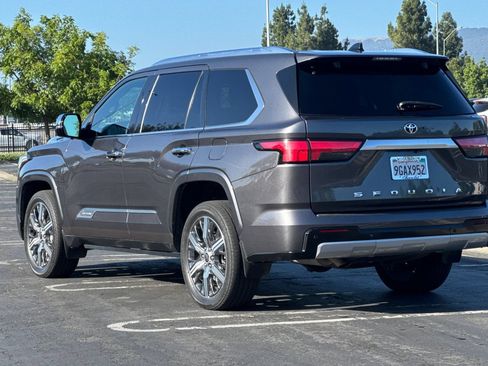 Used 2023 Toyota Sequoia Capstone AWD/4WD image 6