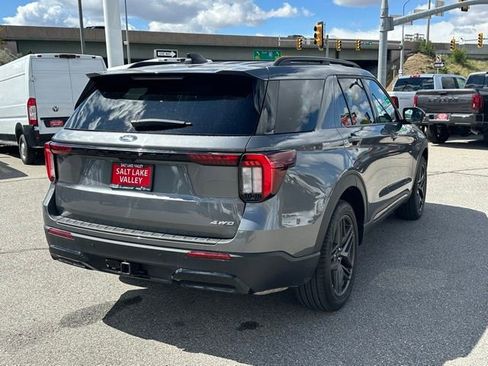 Used 2025 Ford Explorer ST-Line w/ ST-Line Street Pack AWD/4WD image 8