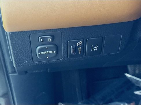 Used 2018 Toyota RAV4 SE AWD/4WD image 21