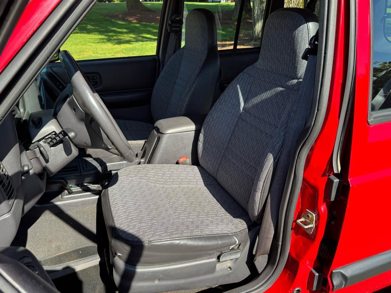 Used 2000 Jeep Cherokee Sport AWD/4WD image 11