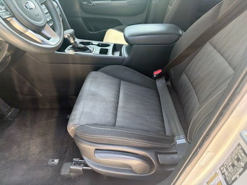 Used 2021 Kia Sportage LX FWD image 12