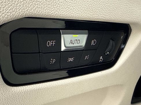 New 2026 BMW 330i xDrive 330i NA xDrive w/ Convenience Package image 28