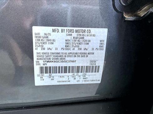 Used 2025 Ford Explorer ST w/ Sun And Sound Package AWD/4WD image 32