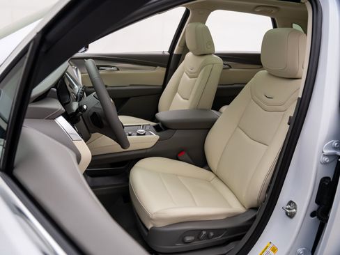 New 2026 Cadillac XT5 Premium Luxury image 16