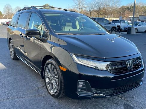 Certified 2025 Honda Odyssey Touring image 8