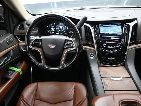 Used 2020 Cadillac Escalade Luxury image 25