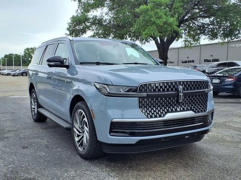 New 2026 Lincoln Navigator Premiere AWD/4WD image 4