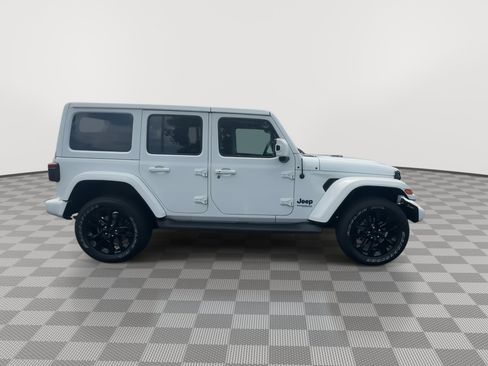 Used 2021 Jeep Wrangler Unlimited Sahara AWD/4WD image 9