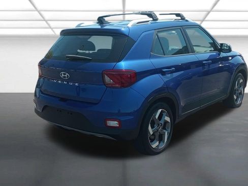 Used 2022 Hyundai Venue Limited FWD image 4