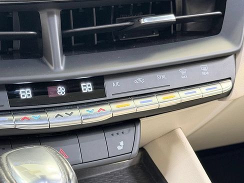 Used 2021 Cadillac CT4 Luxury w/ Sun And Sound Package RWD image 53