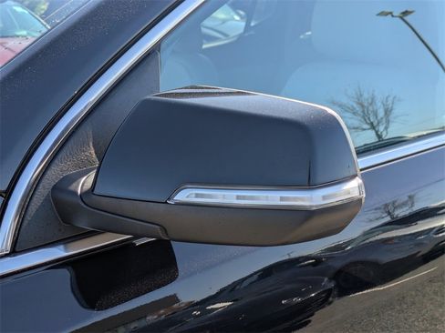 Used 2023 GMC Acadia SLT image 13