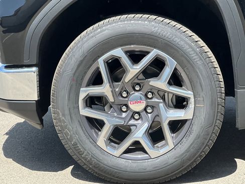 New 2025 GMC Sierra 1500 SLE image 24