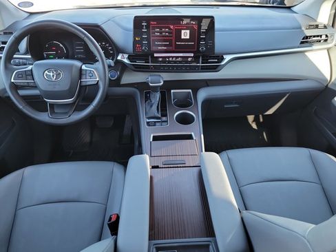 Used 2024 Toyota Sienna XLE image 14