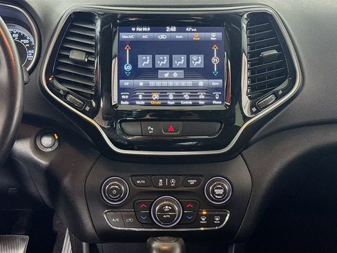 Used 2019 Jeep Cherokee Limited image 16