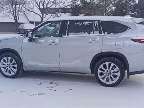 Used 2023 Toyota Highlander Limited image 8