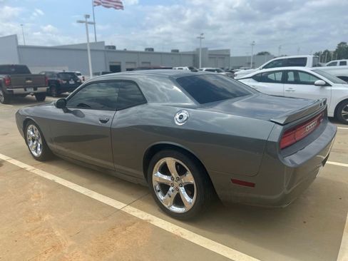 Used 2012 Dodge Challenger R/T image 8