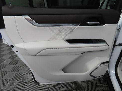 Used 2024 GMC Acadia Denali image 65