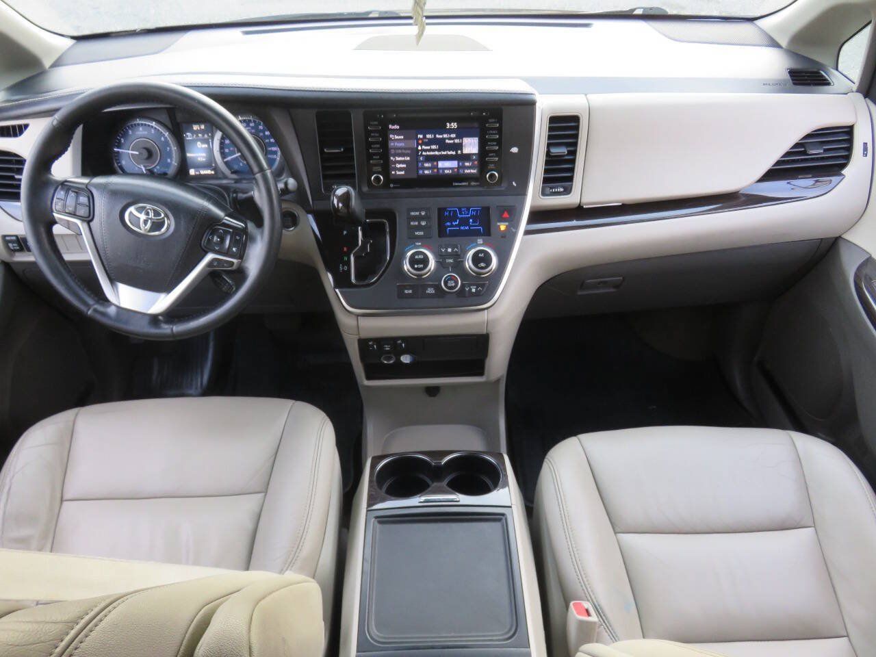 Used 2019 Toyota Sienna XLE FWD image 12