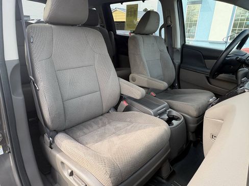 Used 2016 Honda Odyssey SE image 17