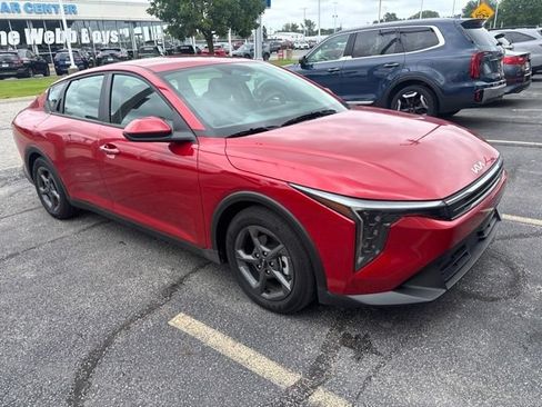 Used 2025 Kia K4 FWD image 1