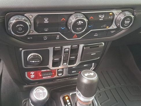 Used 2024 Jeep Wrangler Unlimited Rubicon AWD/4WD image 15