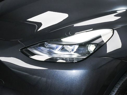 Used 2025 Tesla Model Y Long Range image 63