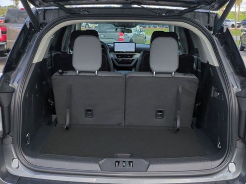 New 2026 Ford Explorer Active RWD image 13