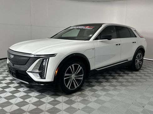 Used 2024 Cadillac Lyriq Luxury AWD/4WD image 4