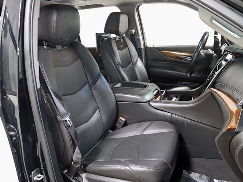Used 2016 Cadillac Escalade Premium image 28