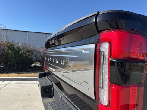 Used 2024 Ford F250 Platinum image 15