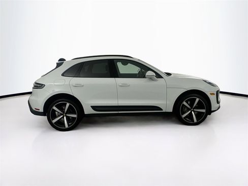 Used 2024 Porsche Macan image 4