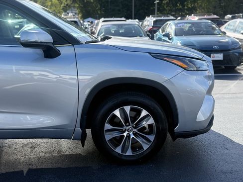 Certified 2022 Toyota Highlander XLE image 10