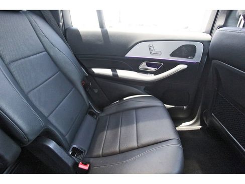 Used 2025 Mercedes-Benz GLS 450 4MATIC image 11