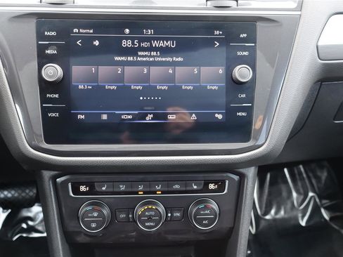 Certified 2021 Volkswagen Tiguan SE w/ Panoramic Sunroof Package image 20