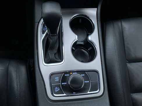 Used 2018 Jeep Grand Cherokee Limited image 21