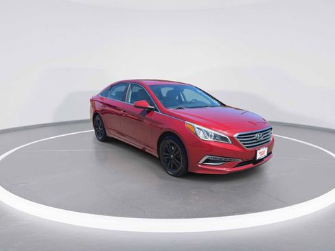 Used 2015 Hyundai Sonata SE FWD image 2