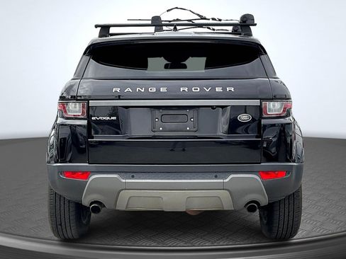 Used 2017 Land Rover Range Rover Evoque SE image 4