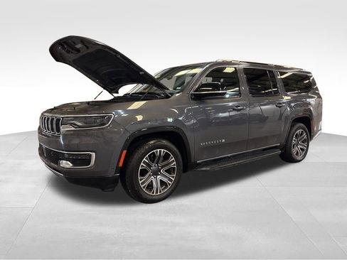 Used 2024 Jeep Wagoneer L Series II w/ Flexible Seating Group AWD/4WD image 15