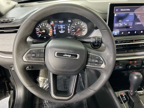 Used 2023 Jeep Compass Latitude AWD/4WD image 11