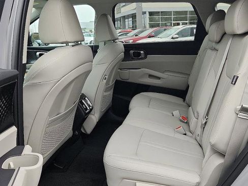 New 2025 Kia Sorento S image 8