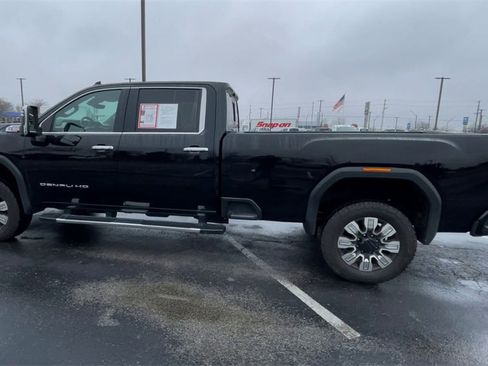 Used 2024 GMC Sierra 3500 Denali w/ Denali Reserve Package image 7