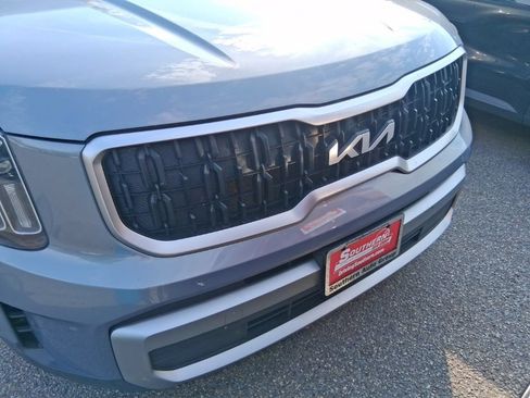 Certified 2023 Kia Telluride EX w/ EX Captain's Chair Package FWD image 17