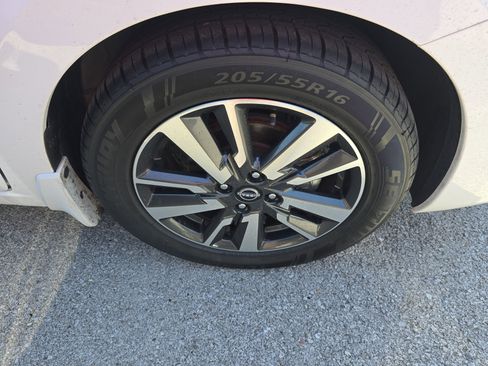 Used 2024 Nissan Versa S w/ S Plus Package image 8