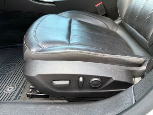 Used 2012 Buick Regal Leather FWD image 11