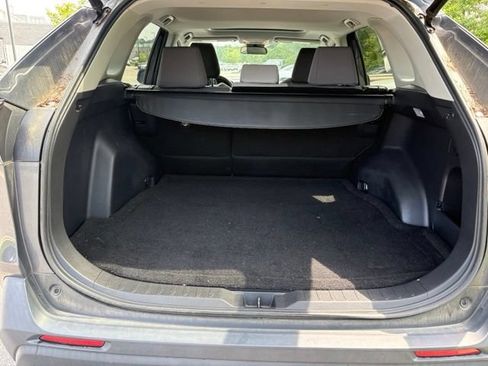 Used 2019 Toyota RAV4 XLE w/ Convenience Package FWD image 4