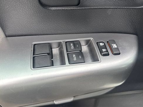 Used 2019 Toyota Sequoia SR5 AWD/4WD image 36