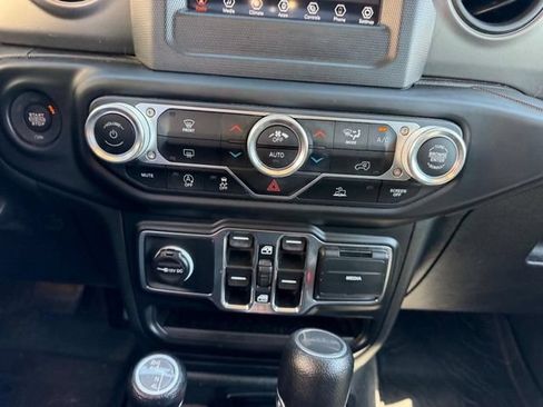 Used 2021 Jeep Gladiator Sport AWD/4WD image 13