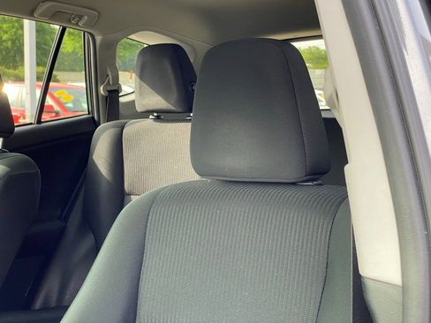 Used 2018 Toyota RAV4 LE FWD image 24